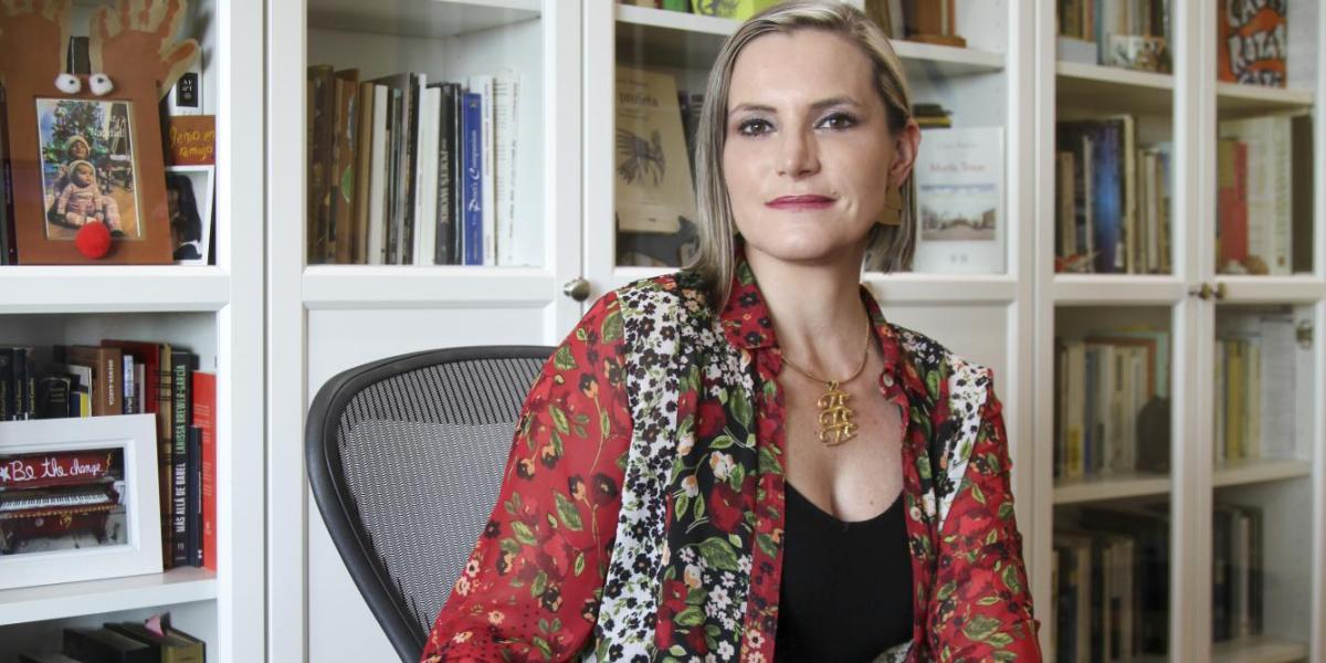 Andrea Cote, egresada de Literatura, gana el Premio Casa de América